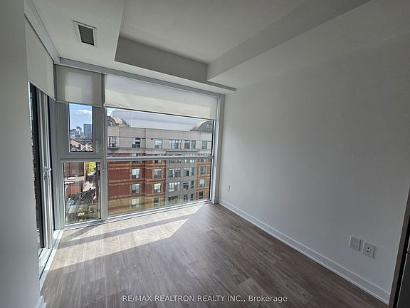 4th image of 70 Princess St #808