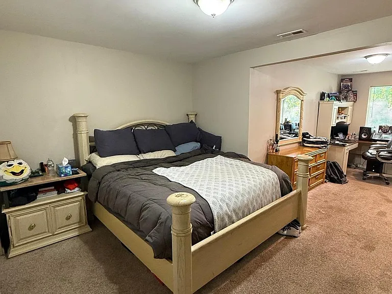 913 Hampton Way — Photo 12