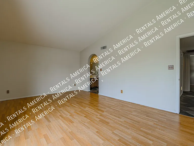 2160 S Catarina — Photo 18