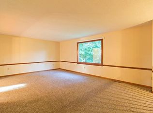344 Knob Hill Dr, Hamden, CT 06518