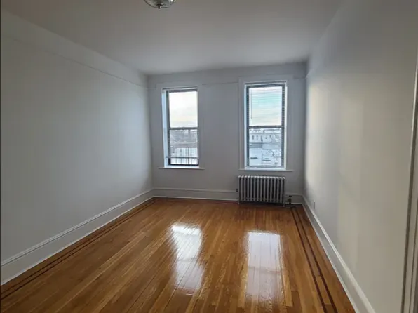 22-18 42nd Street image 4 of 7