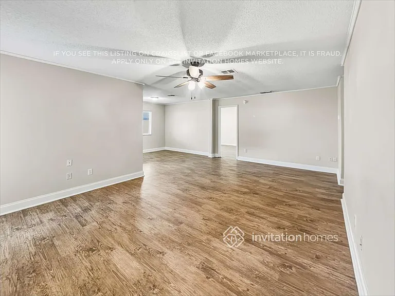 1172 La Mesa Ave — Photo 5