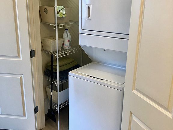 5th image of 112 W Erie St #1507