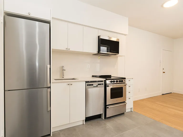 28 Maynard Ave — Photo 1
