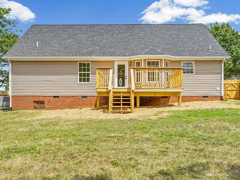 270 Harold Dr — Photo 36