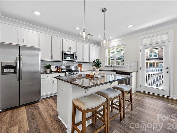 5th image of 10436 Glenmere Creek Cir