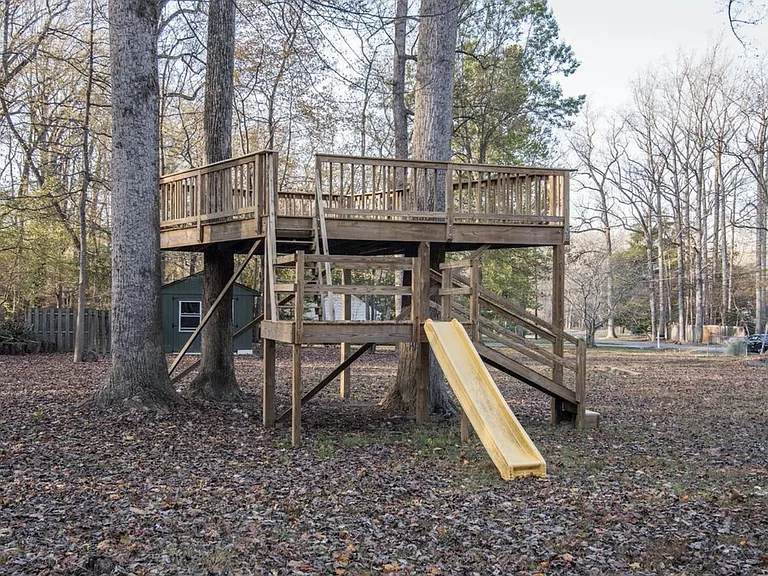 Tree play station