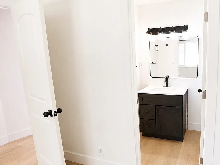 706 Edan Ave — Photo 8