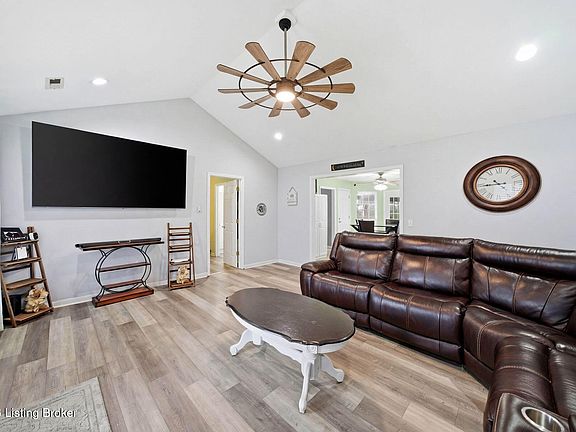 5th image of 1013 Creek Pointe Dr