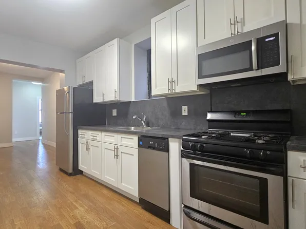 400 Fort Washington Avenue image 1 of 7