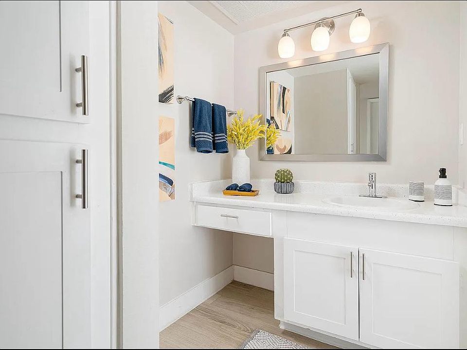 2nd image of 8825 153rd St APT 4K
