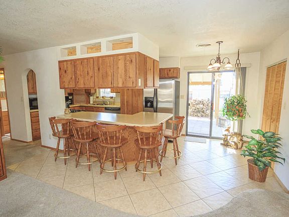 3rd image of 3909 Knollcrest Dr