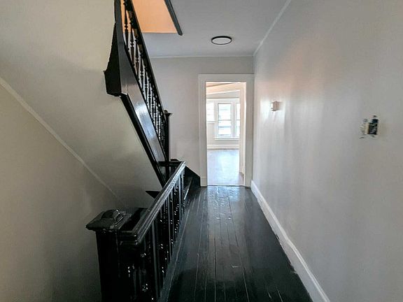 2nd image of 184 Buckingham St #2