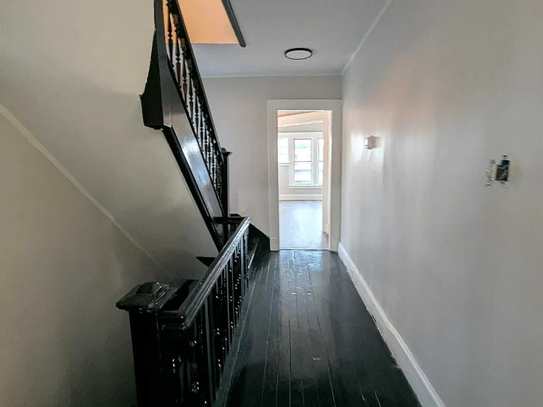 184 Buckingham St #2 — Photo 2