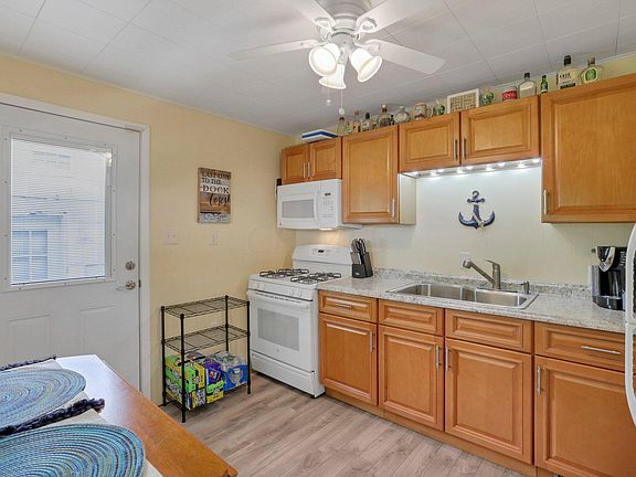 5th image of 5328 Dahlia Dr NE