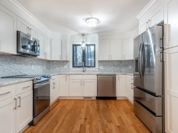 421 Prospect St, East Longmeadow, MA 01028