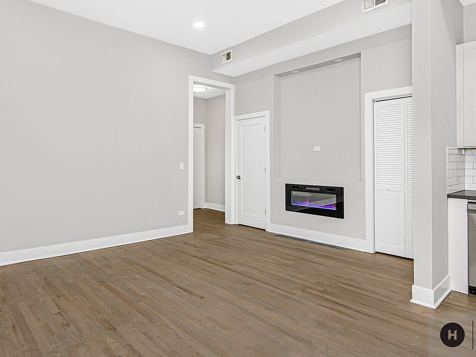 1st image of 807 N Wabash Ave #3EE