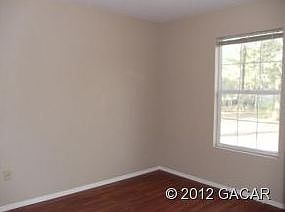 4th image of 1910 SE 27th St