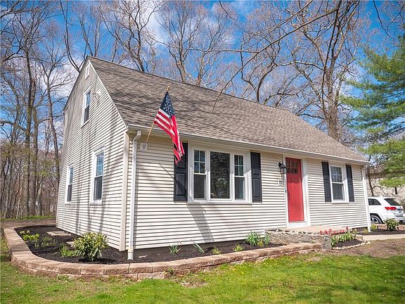 3rd image of 73 Posnegansett Ave