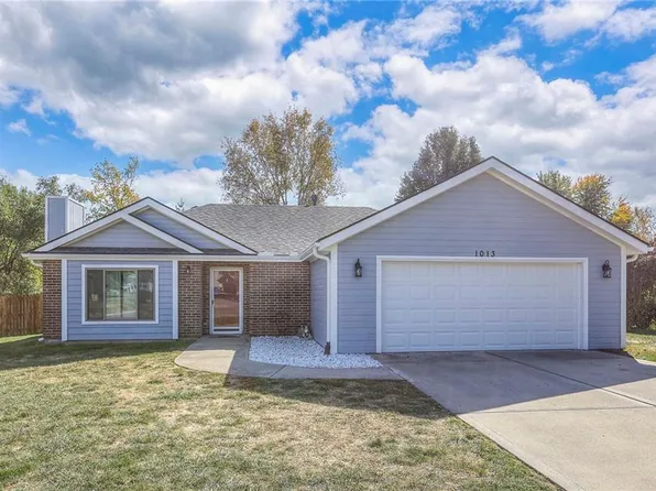 1013 Rock Creek Ln, Grain Valley, MO 64029