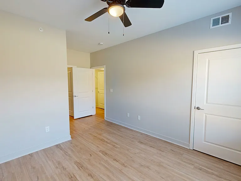 Remington Lake Apartments — Photo 28