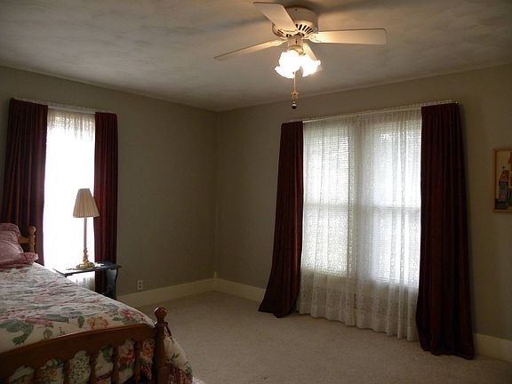3rd image of 102 N Jackson St