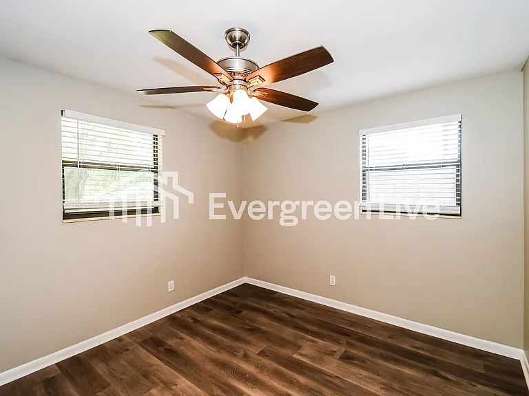 2125 Bunting Dr — Photo 7