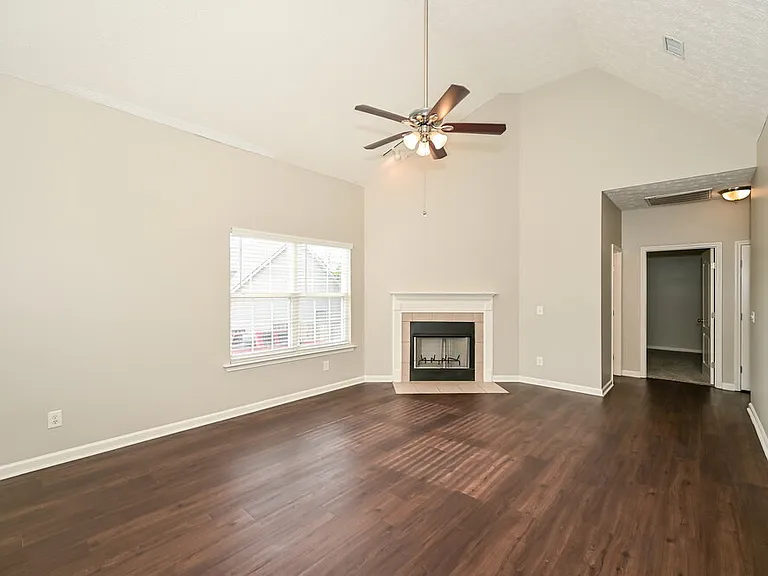 1903 Champlain Dr — Photo 4