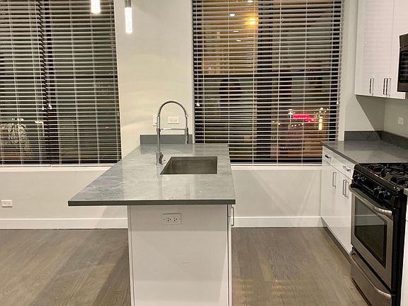 4th image of 2451 W Division St #201