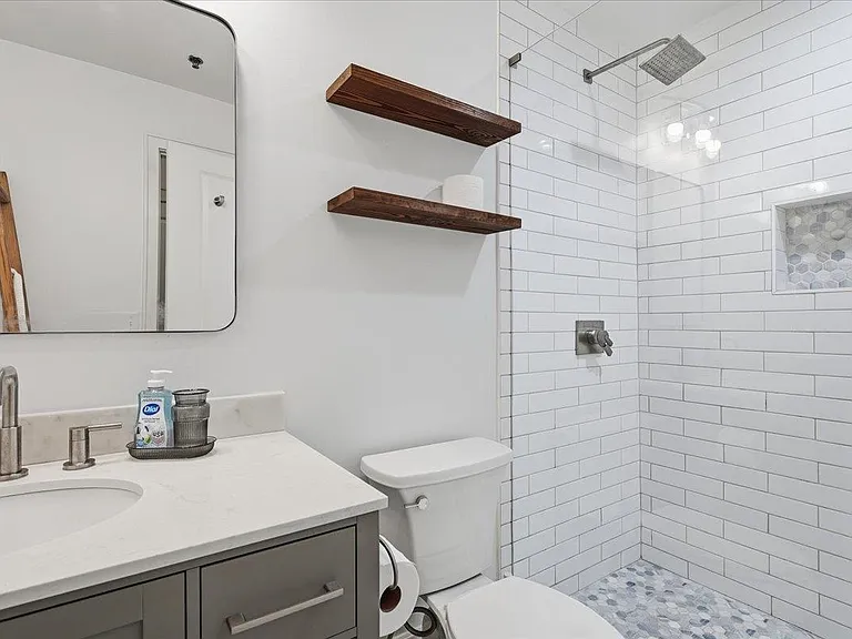 610 Madison St #1 — Photo 7
