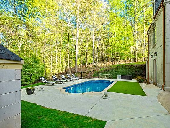 4th image of 745 Goshen Rd