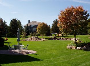 10412 Shelter Grv, Eden Prairie, MN 55347