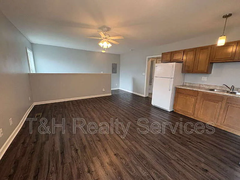 2 bed, 1.0 bath, $1,000 — Photo 3