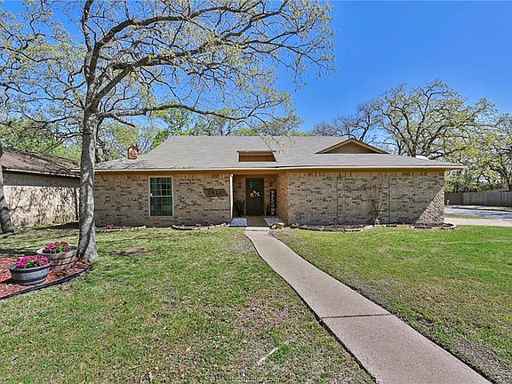 2nd image of 2821 Forestwood Dr