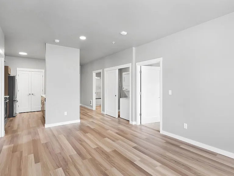 Kingsway Apartments — Photo 150