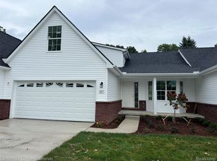 821 Nelsons Ridge Dr, Howell, MI 48843
