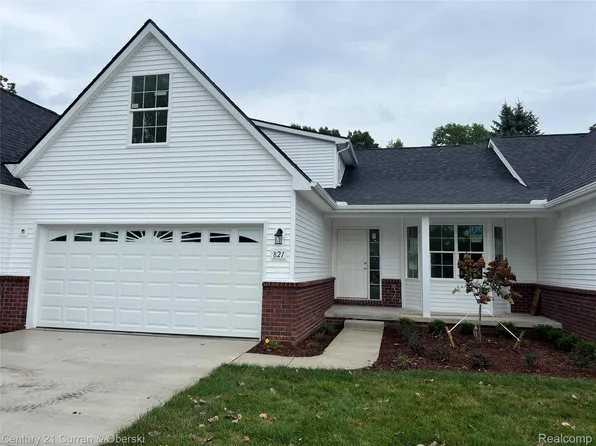 821 Nelsons Ridge Dr, Howell, MI 48843