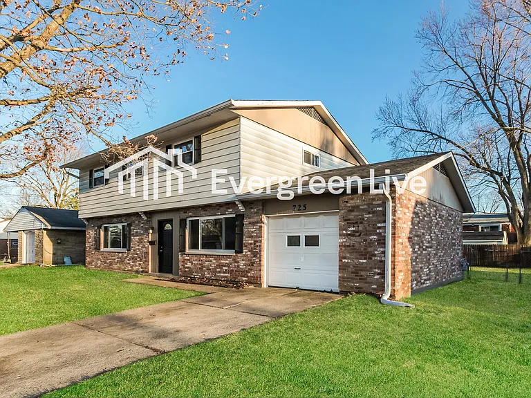 725 Decatur Ct — Photo 2