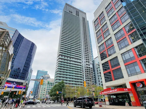 300 Front St W #914, Toronto, ON M5V 0E9