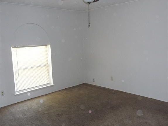 3rd image of 7021 Nandina Dr