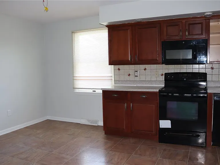 3500 Lafayette Dr — Photo 5