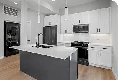 2412 W. Belden Avenue - Unit 1R — Photo 1