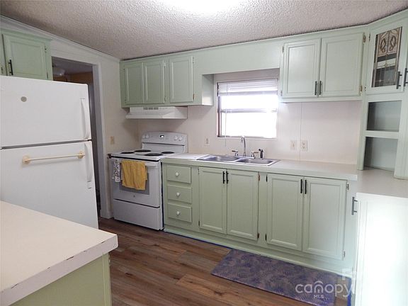 5th image of 455 Pine Lake Dr