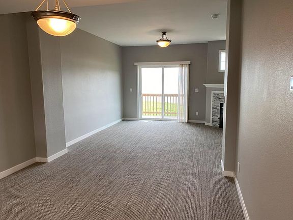 5th image of 475 SE 35th St Unit B11
