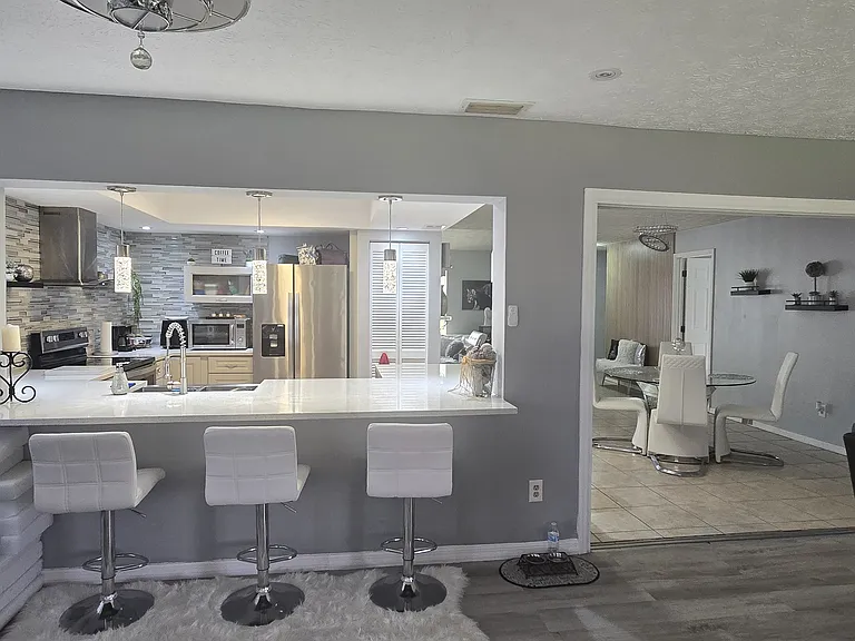 1116 SE Menores Ave — Photo 7