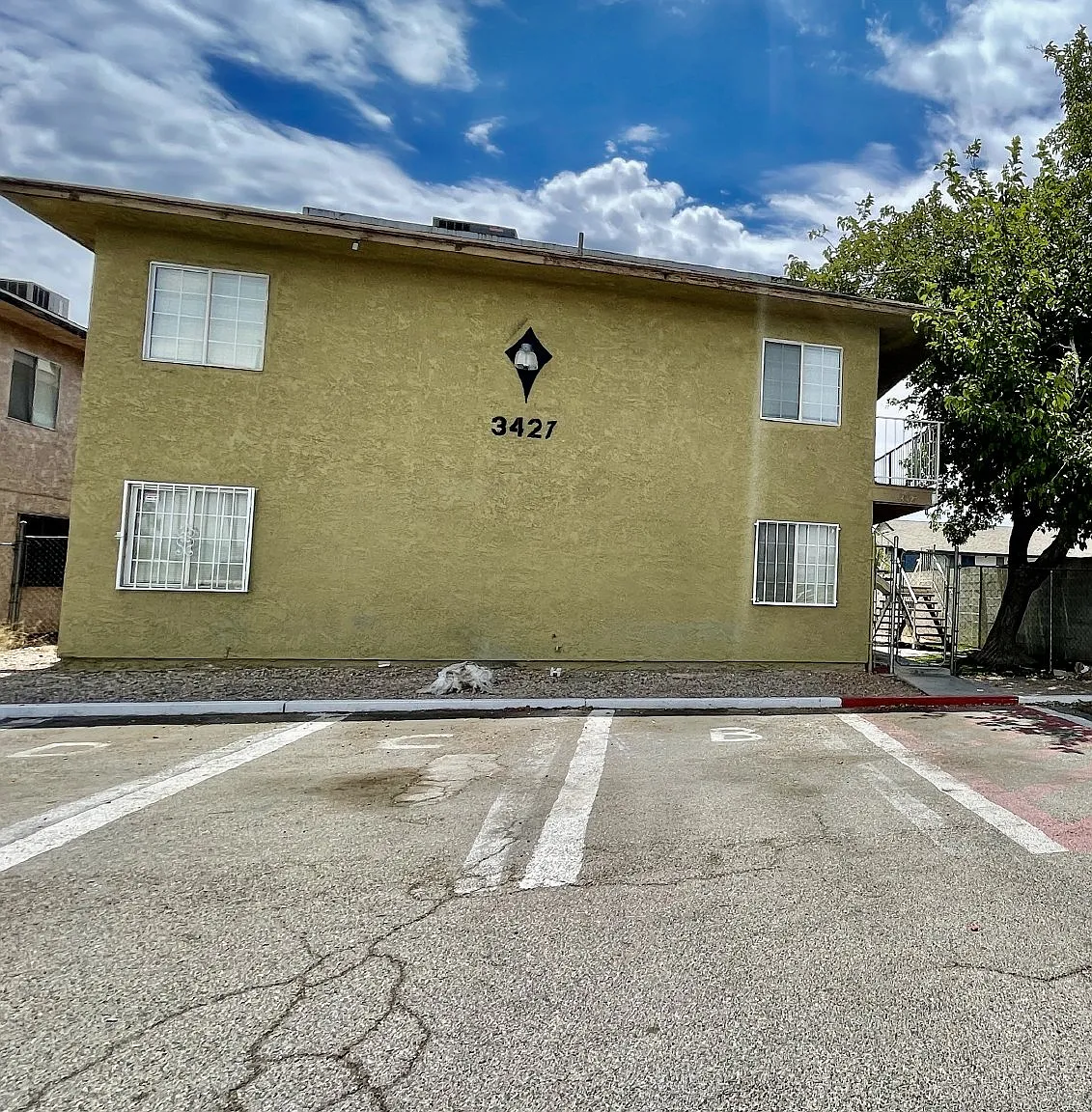 2 bed, 1.0 bath, 815 sqft, $1,000 — Photo 1