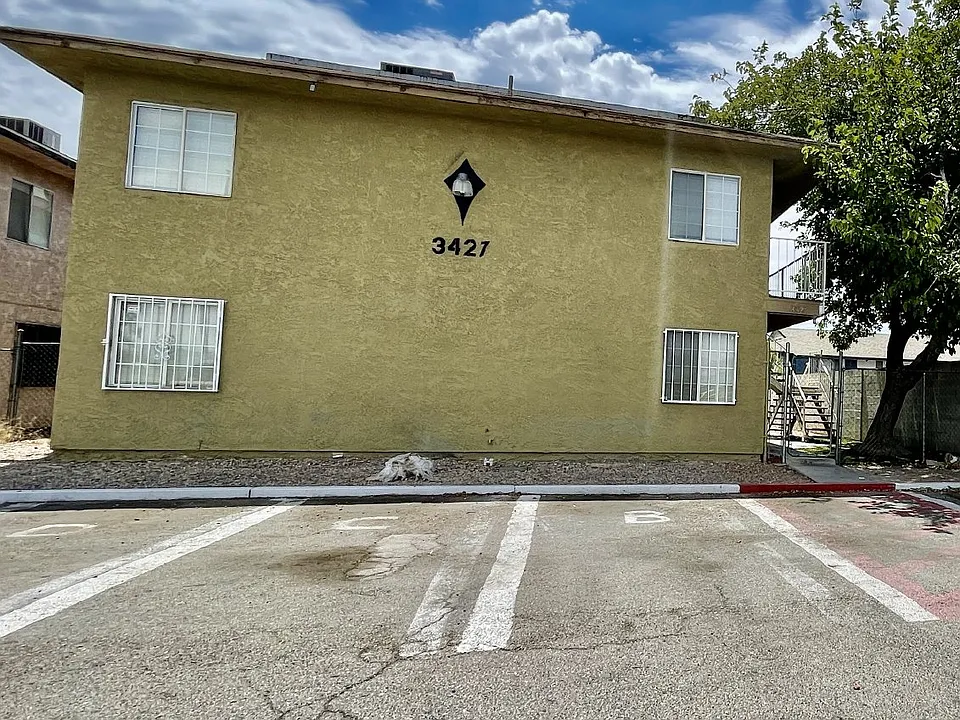 3427 E Cheyenne Ave #A