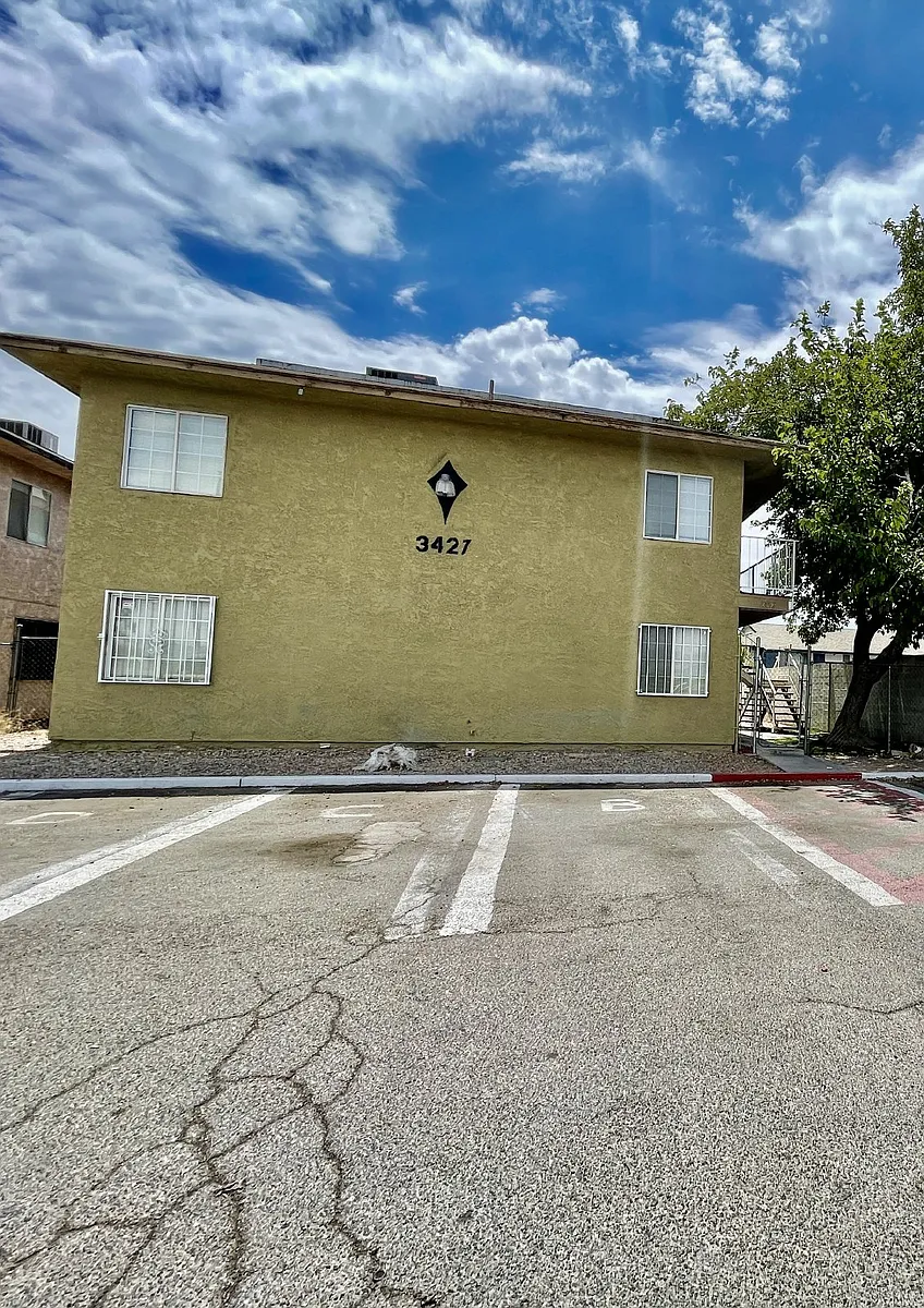 Building Photo - 3427 E Cheyenne Ave #A