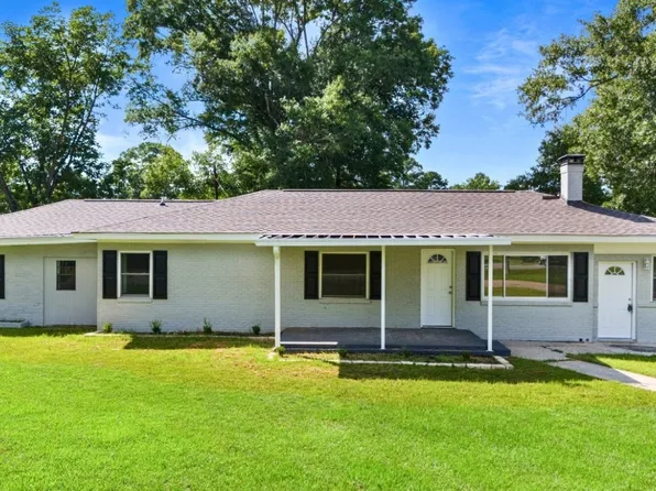 7 Narrow Ln, Wetumpka, AL 36092