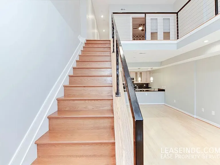 233 R St NE #A — Photo 16